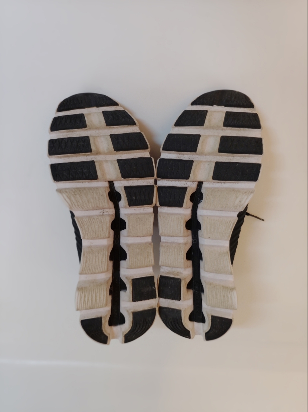 On Cloud Women's Black and White Running Sneakers - Picture 3 of 8
